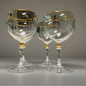 Luxurious Gold-Trimmed Wine Glass Set